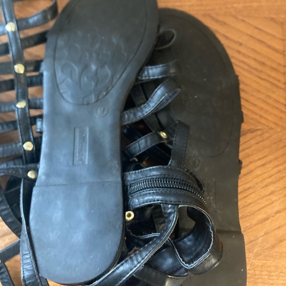 DOLLHOUSE Caged Knee High Sandals Size 9. - Picture 7 of 7